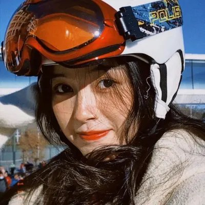 他很怪，他是我爸爸